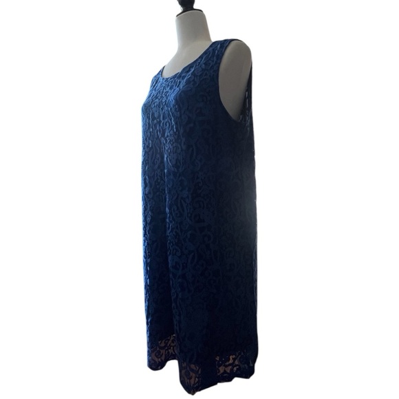 Elegant Blue Lace Sleeveless Dress - Picture 2 of 8
